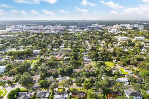 5842 SW 61st Street Miami FL 33143