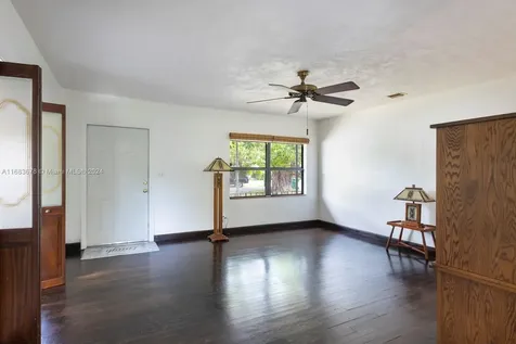 5842 SW 61st Street Miami FL 33143
