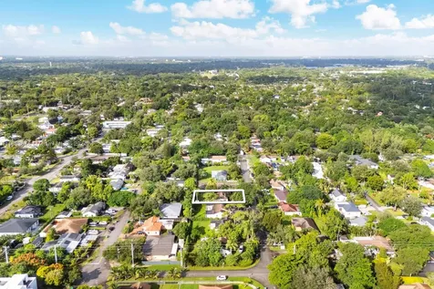 5842 SW 61st Street Miami FL 33143