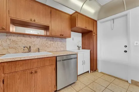 330 SE 2nd Street Hallandale Beach FL 33009