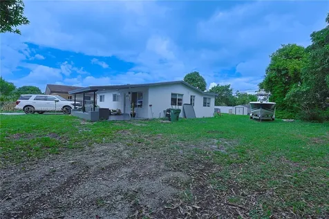 711 W 31st Street Hialeah FL 33012