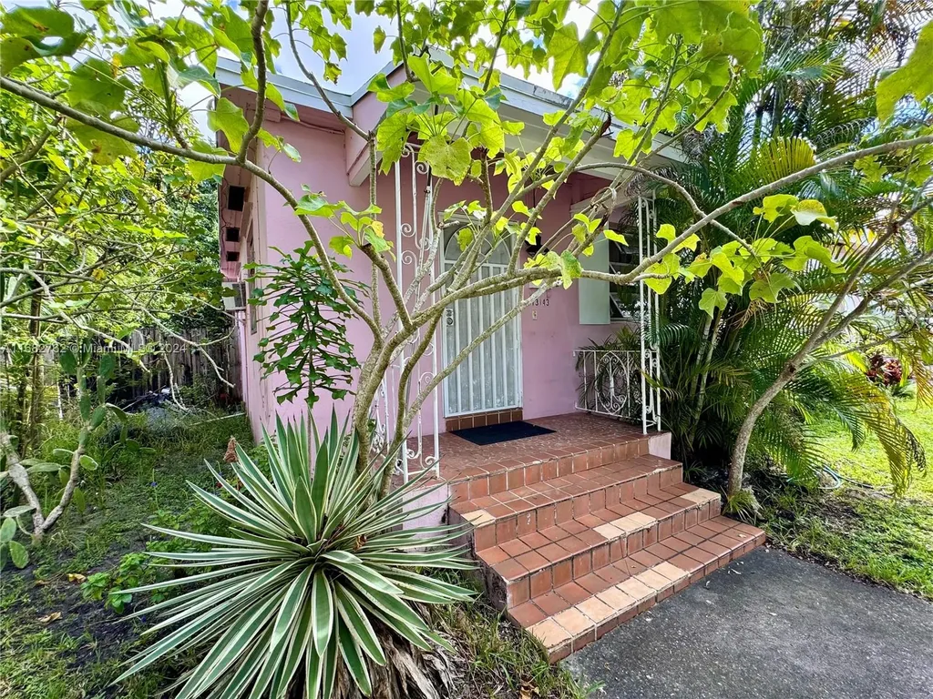 13143 NW 2nd Avenue North Miami FL 33168