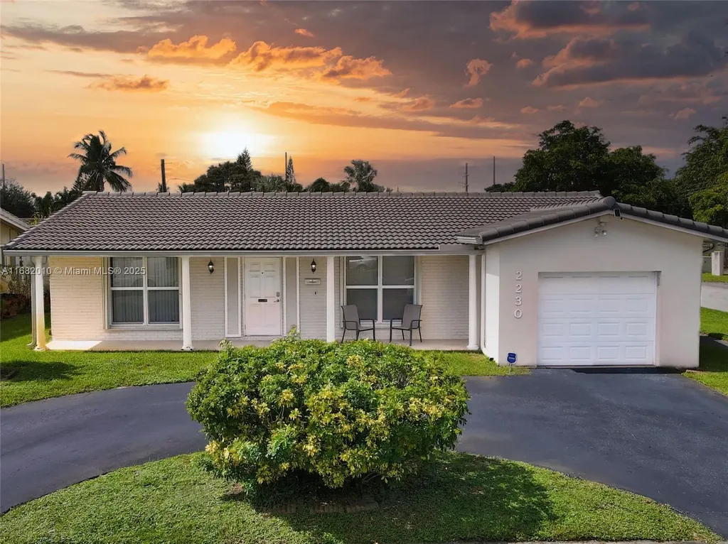 2230 N 54th Avenue Hollywood FL 33021