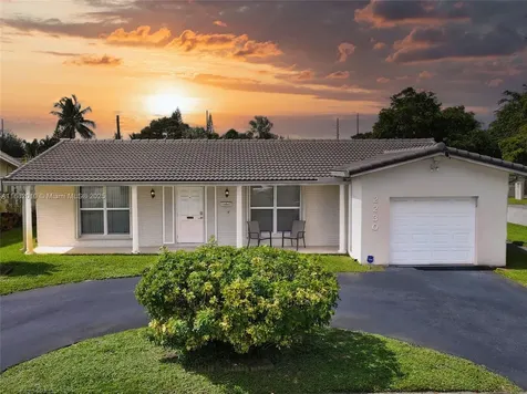 2230 N 54th Avenue Hollywood FL 33021