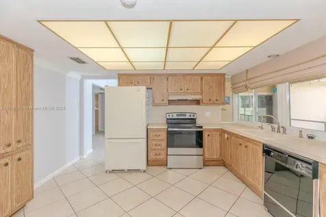 2230 N 54th Avenue Hollywood FL 33021