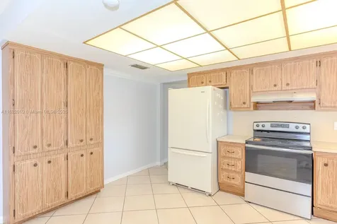 2230 N 54th Avenue Hollywood FL 33021