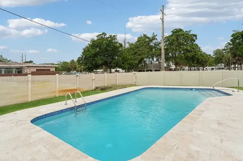 2230 N 54th Avenue Hollywood FL 33021