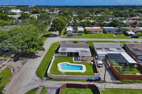 2230 N 54th Avenue Hollywood FL 33021