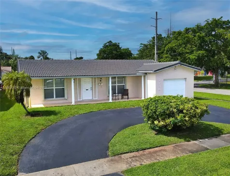 2230 N 54th Avenue Hollywood FL 33021