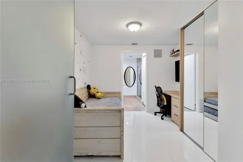 18201 Collins Avenue North Miami Beach FL 33160