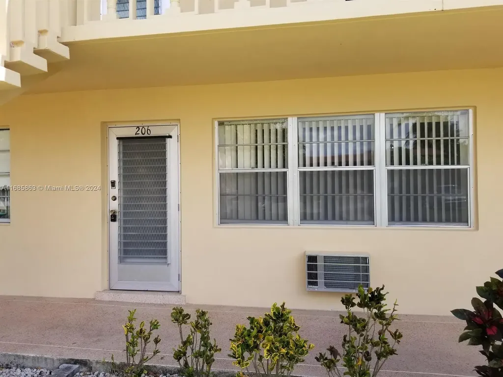 206 Sheffield I West Palm Beach FL 33417
