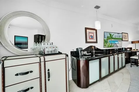 4391 Collins Avenue Miami Beach FL 33140