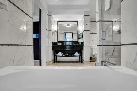 4391 Collins Avenue Miami Beach FL 33140