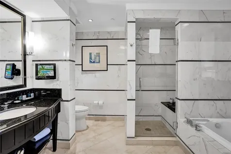 4391 Collins Avenue Miami Beach FL 33140