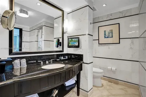 4391 Collins Avenue Miami Beach FL 33140