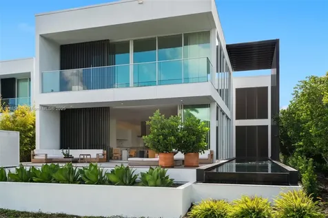 1041 W 48th Street Miami Beach FL 33140