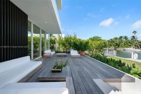 1041 W 48th Street Miami Beach FL 33140