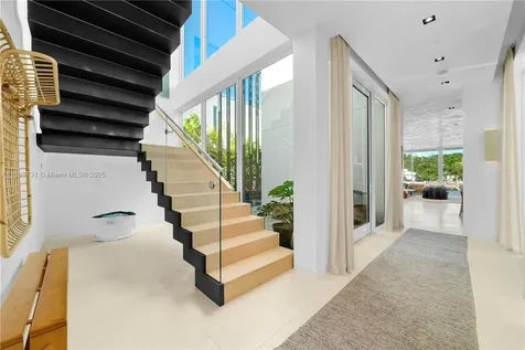 1041 W 48th Street Miami Beach FL 33140