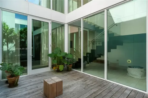 1041 W 48th Street Miami Beach FL 33140