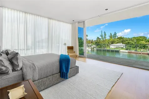 1041 W 48th Street Miami Beach FL 33140