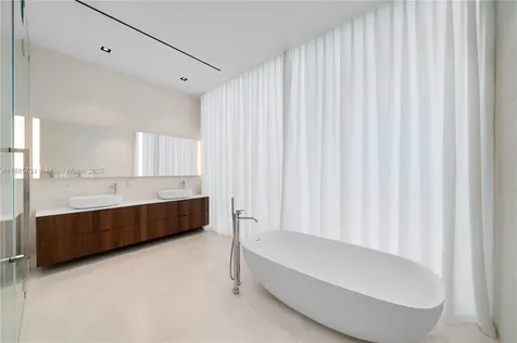 1041 W 48th Street Miami Beach FL 33140
