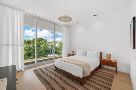 1041 W 48th Street Miami Beach FL 33140