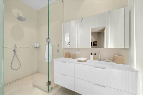 1041 W 48th Street Miami Beach FL 33140