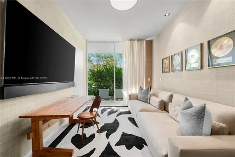1041 W 48th Street Miami Beach FL 33140
