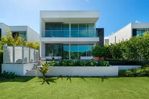 1041 W 48th Street Miami Beach FL 33140