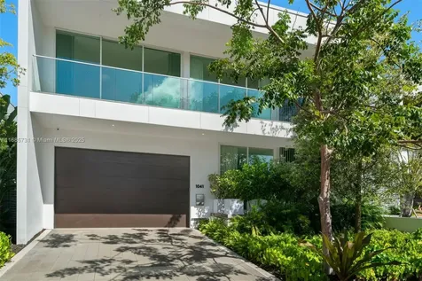 1041 W 48th Street Miami Beach FL 33140