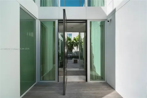 1041 W 48th Street Miami Beach FL 33140