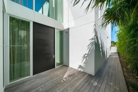 1041 W 48th Street Miami Beach FL 33140