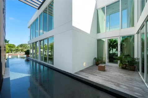 1041 W 48th Street Miami Beach FL 33140
