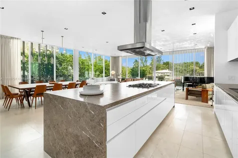 1041 W 48th Street Miami Beach FL 33140