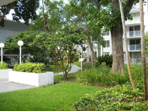 498 NW 165th Street Road Miami FL 33169