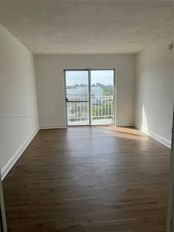 498 NW 165th Street Road Miami FL 33169
