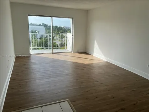 498 NW 165th Street Road Miami FL 33169