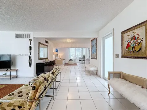 10081 W Bay Harbor Drive Bay Harbor Islands FL 33154