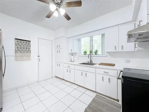 10081 W Bay Harbor Drive Bay Harbor Islands FL 33154
