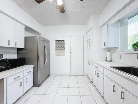 10081 W Bay Harbor Drive Bay Harbor Islands FL 33154