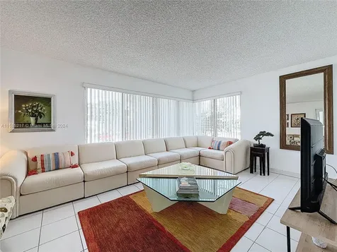 10081 W Bay Harbor Drive Bay Harbor Islands FL 33154