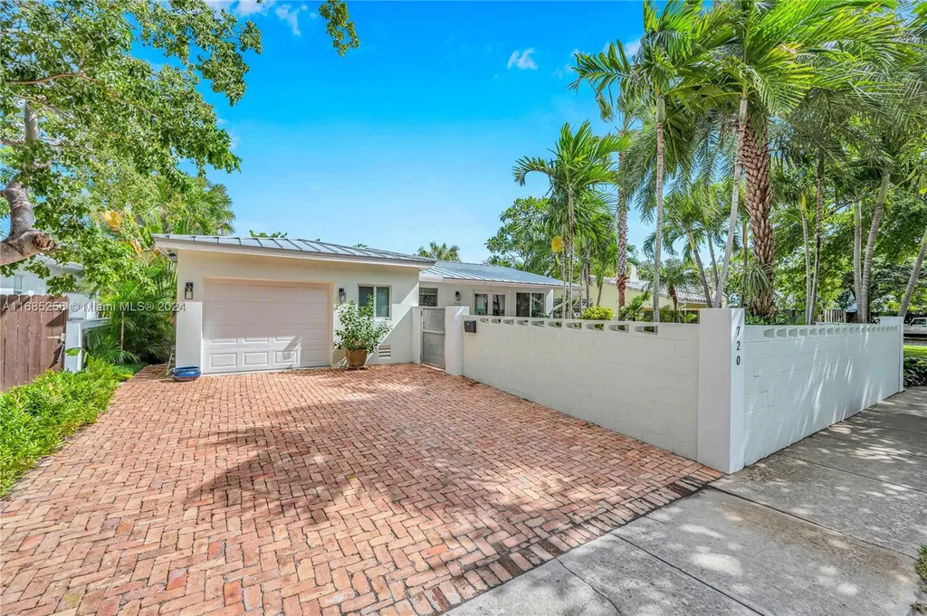 720 NE 17th Way Fort Lauderdale FL 33304