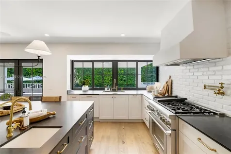 7185 E Lago Drive Coral Gables FL 33143