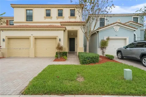 864 NE 193rd Terrace Miami FL 33179