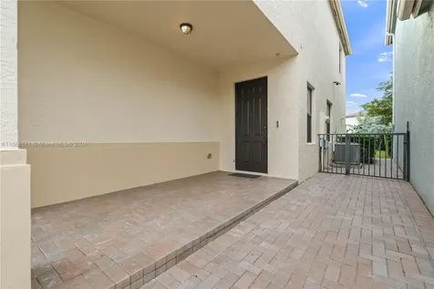 864 NE 193rd Terrace Miami FL 33179