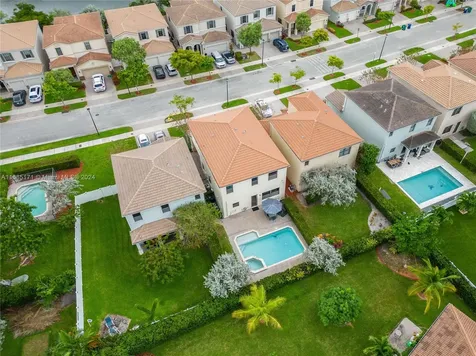 864 NE 193rd Terrace Miami FL 33179