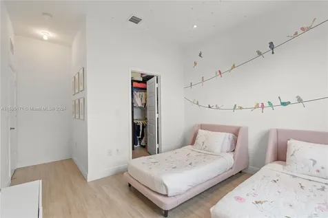864 NE 193rd Terrace Miami FL 33179