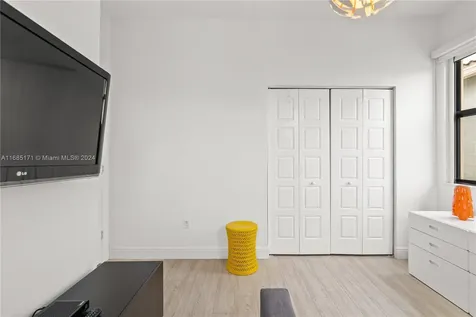 864 NE 193rd Terrace Miami FL 33179