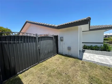 1260 SW 142nd Court Miami FL 33184