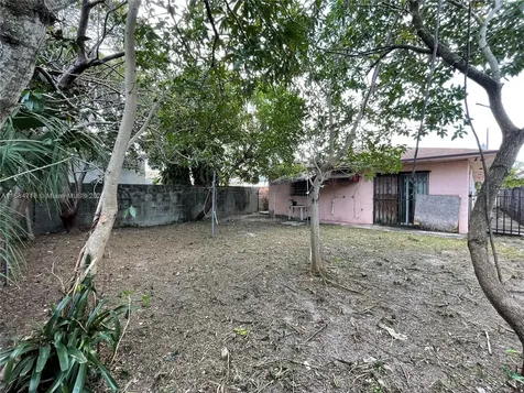 239 NW 57th Court Miami FL 33126